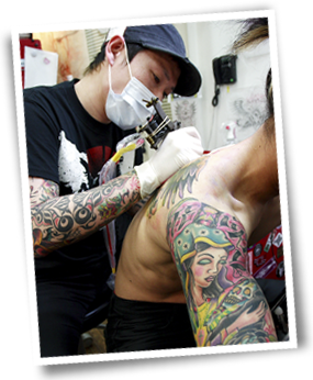 Tattoo artist KOWHEY